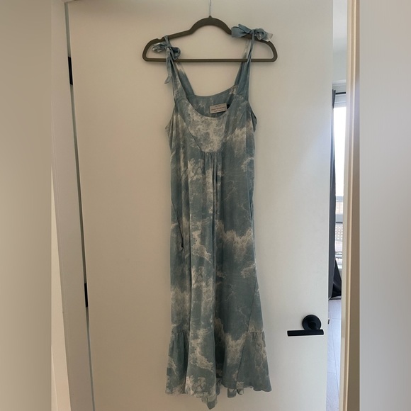MADE IN CANADA - Alison Wonderland Renee dress, gently worn, great condition! - Picture 1 of 4